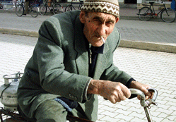 61 yıllık tiryaki H. Efe' den öğüt