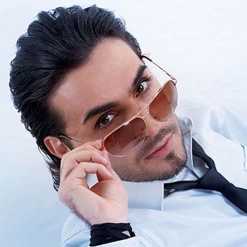 Feministlere şarkı yazdı