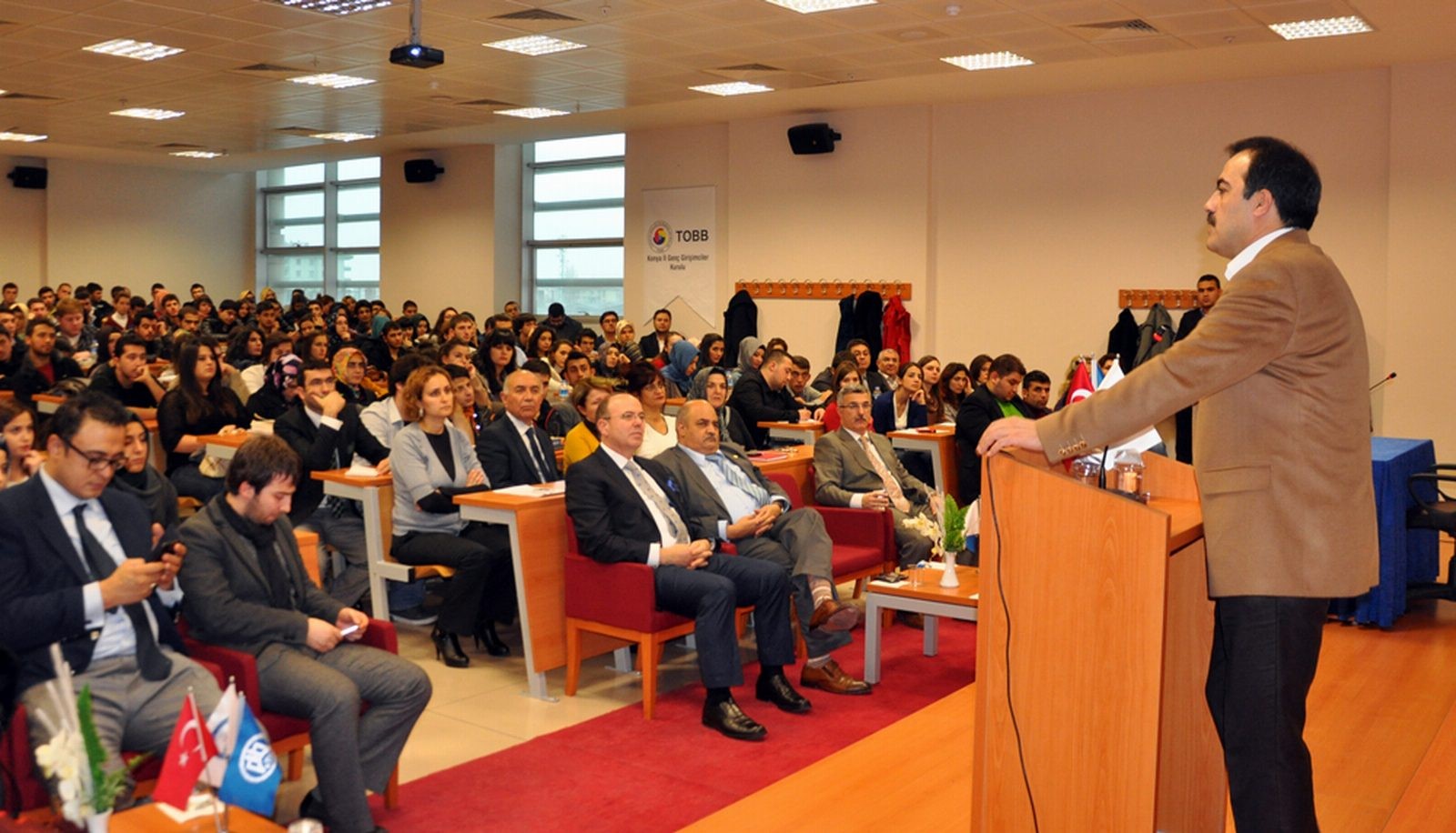 KTO'lu öğrencilerle bir araya geldi