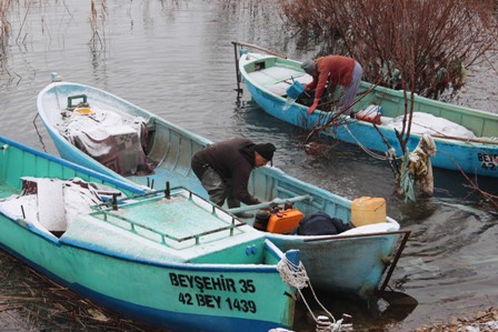 Kara rağmen avlanıyorlar