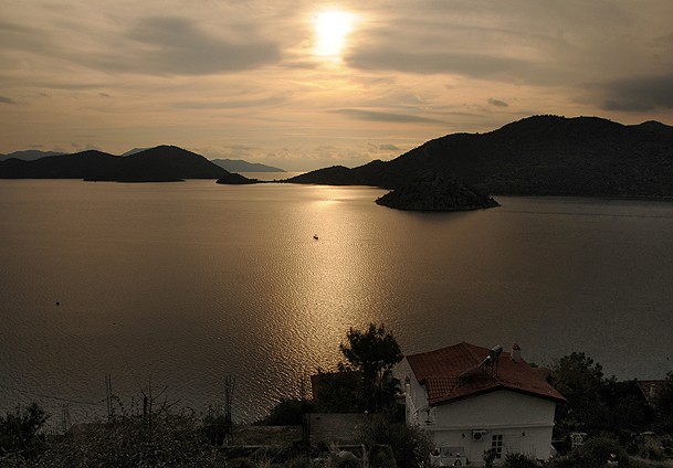 Marmaris'te yanardağ bulundu