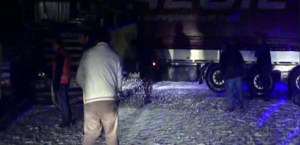 TIR kazası Bolu Dağı'nda ulaşımı durdurdu