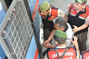 Kızını hamile bırakıp çocuk düşürttü