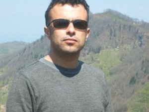 İmam Hatip Öğretmeni Evinde Ölü Bulundu