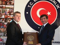 Makedonya'dan Davutoğlu'na ikinci fahri doktora