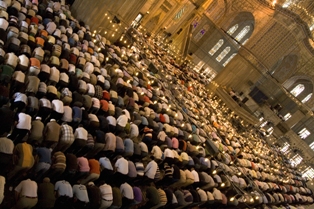 Önce namaz, sonra konser
