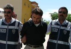 Hırsızı güvenlik kamerası yakalattı
