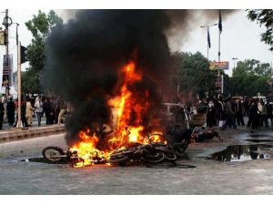 Pakistan'da İntihar Saldırısı