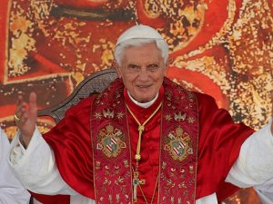 Papa'dan sürpriz af