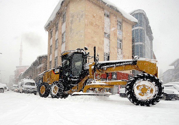 Doğu'da kar ve tipi