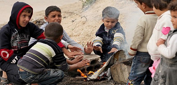 Bombaların altında yaşam mücadelesi