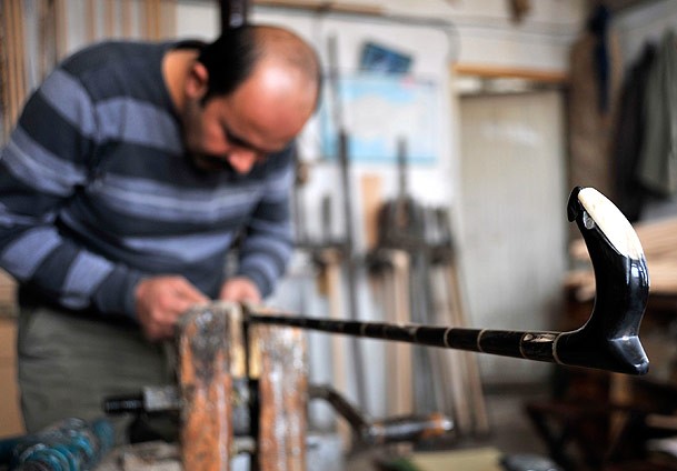 Çöpteki boynuzlar baston oluyor