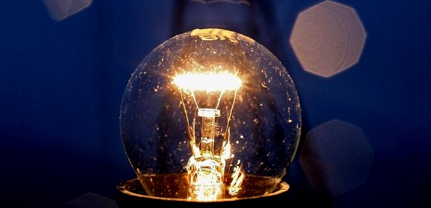 Muhtar kapı kapı elektrik için dolaşıyor