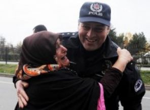 Rize'deki çay fabrikasının kapatılmasına protesto