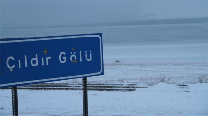 Çıldır Gölü dondu