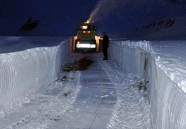 Doğu'da 240 köy yolu ulaşıma kapandı