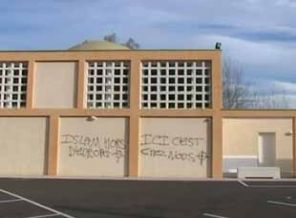 Camiye çirkin saldırı