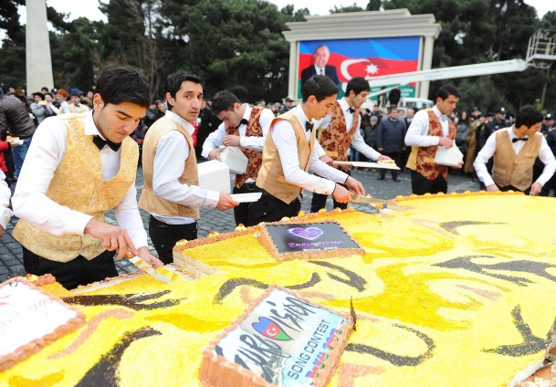 51 yaşında 51 metrelik pasta