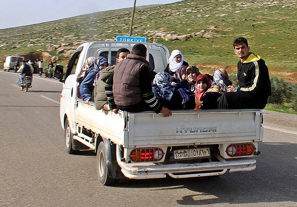 Katliamdan kaçış sürüyor