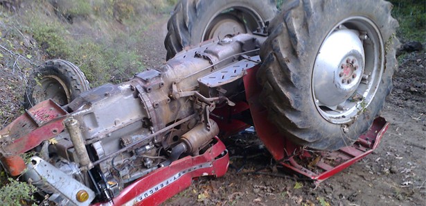 Kütahya'da traktör devrildi: 1 ölü