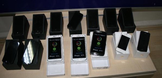 Sınırda kaçak cep telefonu operasyonu