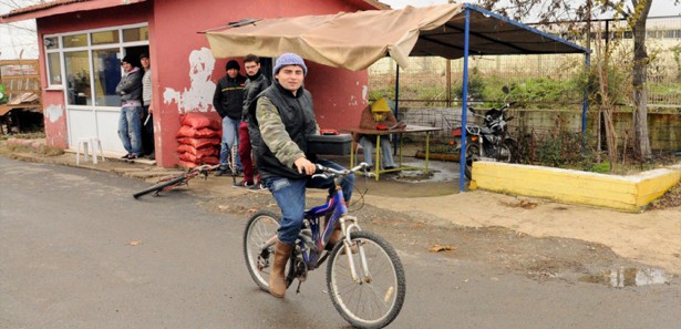 Tekirdağ'ın bisikletli çaycıları şaşırtıyor