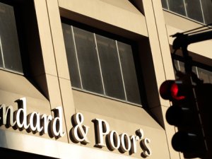 S&P'den İngiltere'ye "anlaşmasız ayrılık" uyarısı
