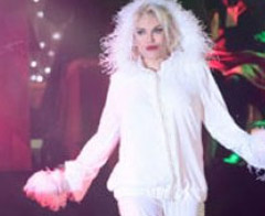 Süperstar sahneye eşofmanla çıktı