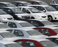 100'e yakın aracın lastiklerini kestiler