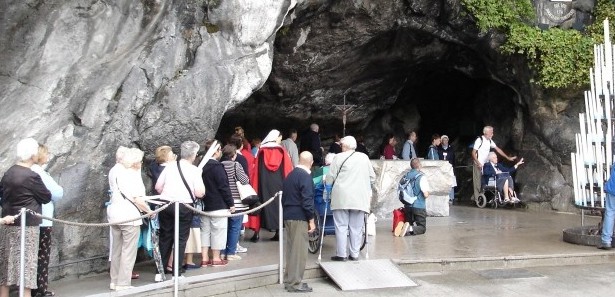 Milyonlar şifalı diye bu suya akın ediyor