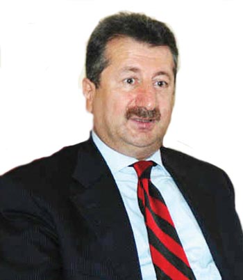 Ulusalcı yazarlar birbirine salladı