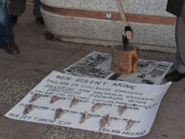 'Süper vatandaş'tan kuzu dilli eylem