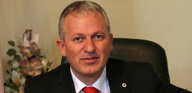 YTÜ Rektörü Yüksek: Molotof atma twit at