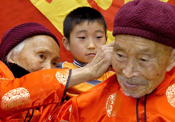 48 bin Çinli bir asrı devirdi