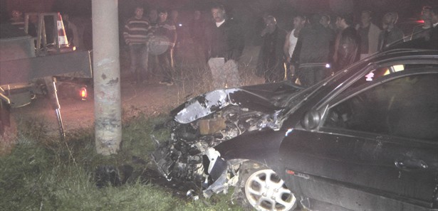 Ehliyetsiz sürücü mahalleyi elektriksiz bıraktı