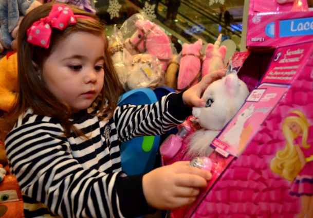 Hazır oyuncağa çocuğun ilgisi 90 saniye