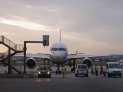 Uydu desteği ile Van'a ilk kez gece uçuşu