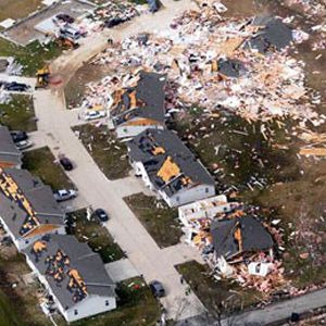 Korkunç fırtına can aldı