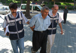 Tayin yüzünden araçları yaktı
