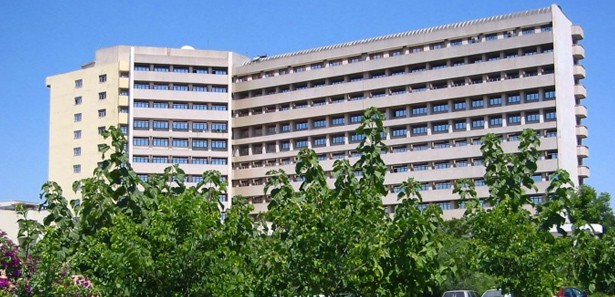 Öğretim elemanları mescide karşı çıktı