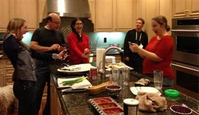 Zuckerberg'in kardeşi Facebook mağduru oldu