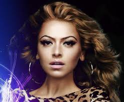 Hadise Eskişehir'de sahneyi terk etti