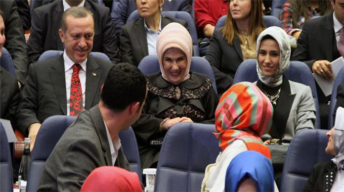 Başbakan'dan gençlere tavsiyeler