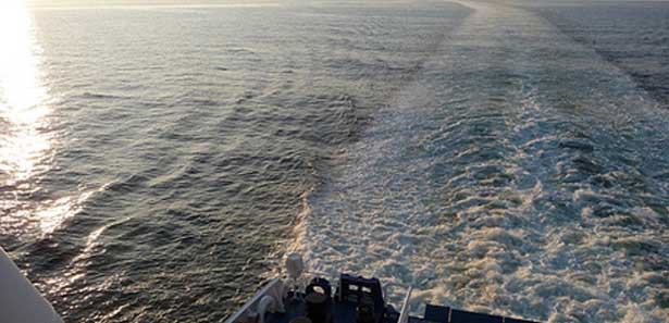 Gine'de gemi battı, onlarca kişi kayıp