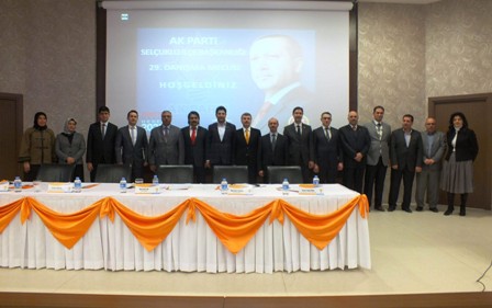 AK Parti'ye katılan HAS Partili'lere rozet takıldı