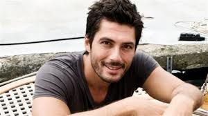 Ünlü oyuncuyu lise öğrencisi bıçaklamış