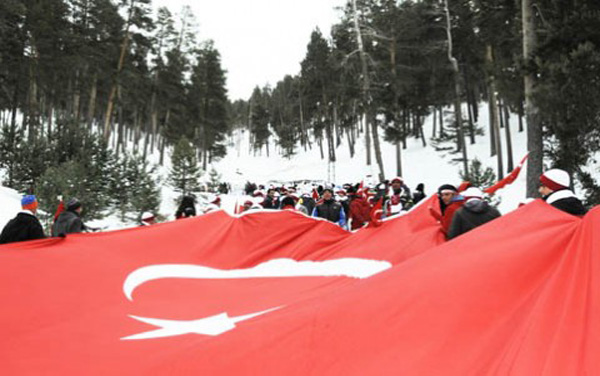 10 Bin Genç Allahuekber Dağları'na Çıkıyor