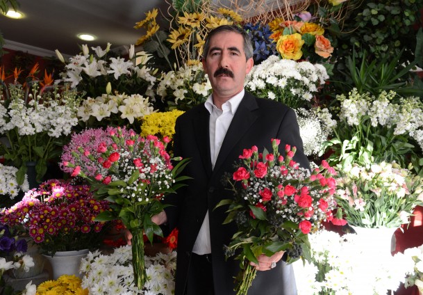 90 bin şehide 90 bin çiçek