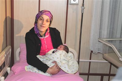 Konya'da yeni yılın ilk bebeğine "Alperen" adı konuldu