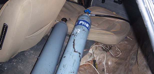 Hız tutkunları polise takıldı